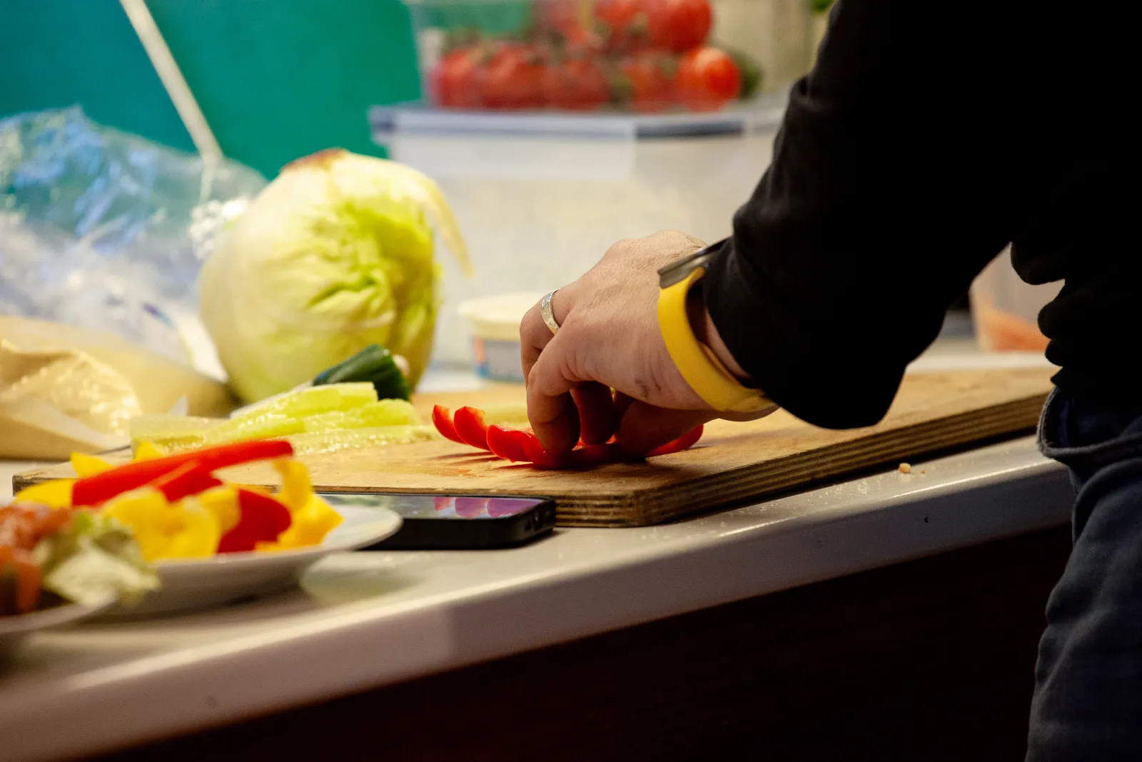 Zubereitung von frischem Gemüse in der Küche