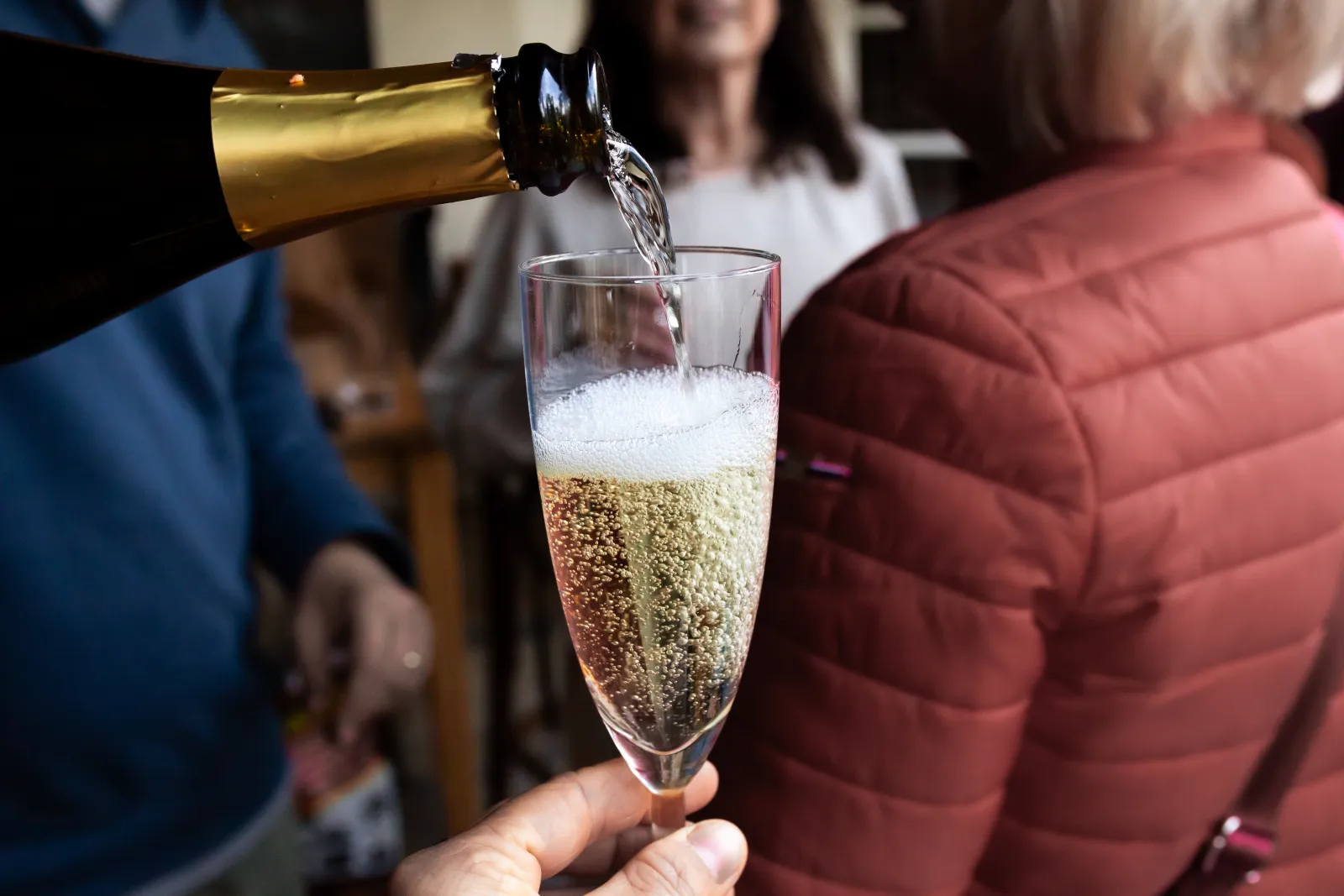 Anstoßen mit Sekt