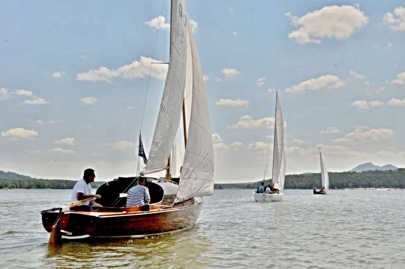 Regatta RUT Classic – Rennen klassischer Holzsegelboote auf dem Mácha-See