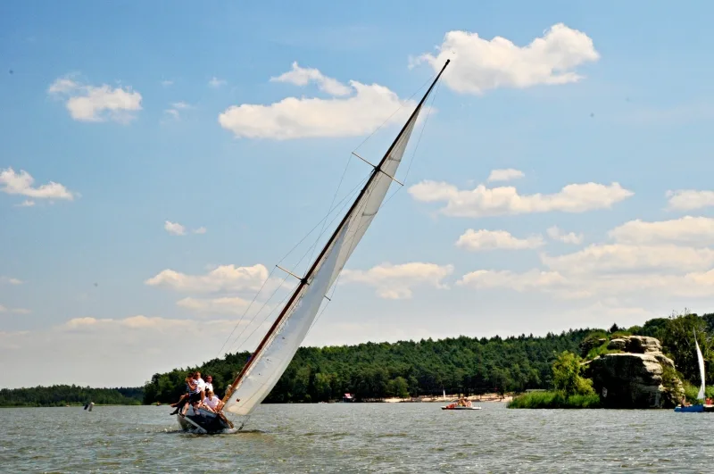 Regatta RUT Classic – Rennen klassischer Holzsegelboote auf dem Mácha-See